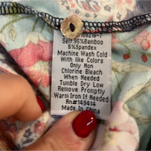 Johnny Was Indi Flower 3/4 Sleeve Henley Shirt Top Floral Paisley Blouse M - Picture 7 of 8